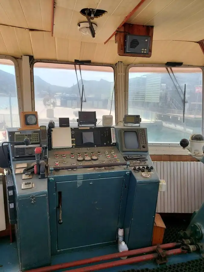 Ρυμουλκό πλοίο προς πώληση