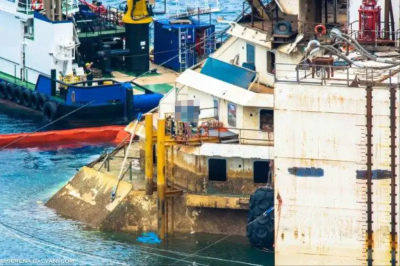 Ρυμουλκό πλοίο προς πώληση