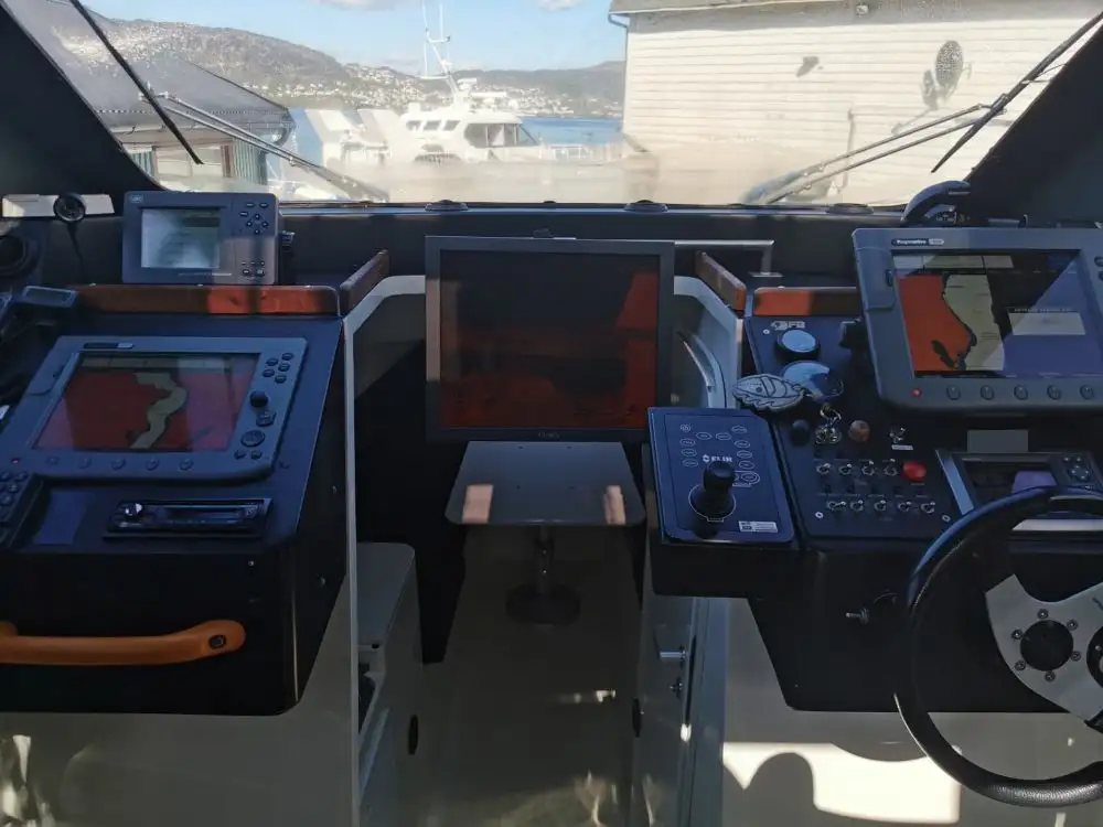 Άκαμπτη φουσκωτή βάρκα προς πώληση