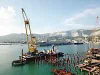 Πλοίο με γερανό προς πώληση