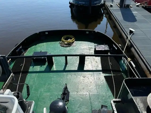 Ρυμουλκό πλοίο προς πώληση