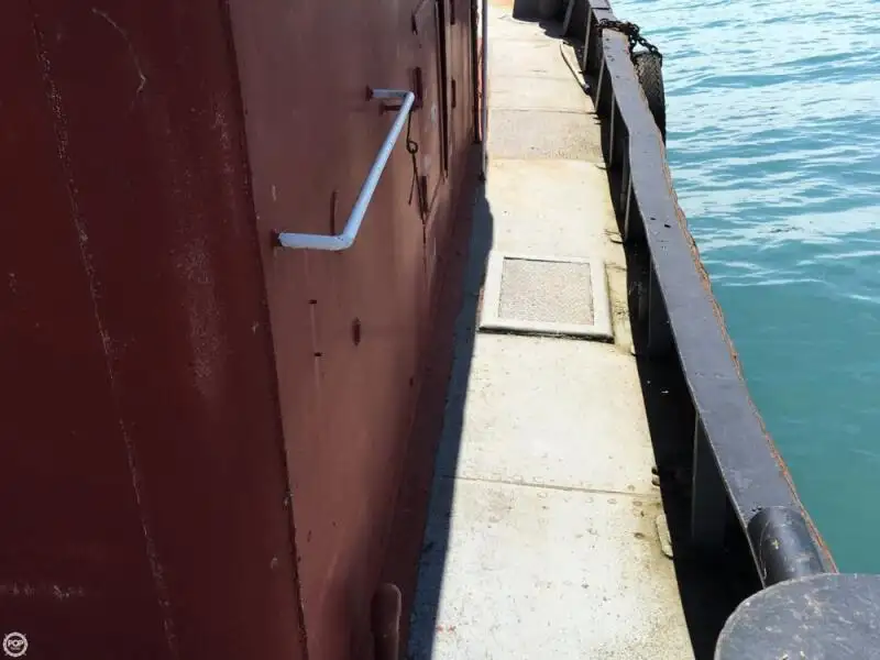 Ρυμουλκό πλοίο προς πώληση