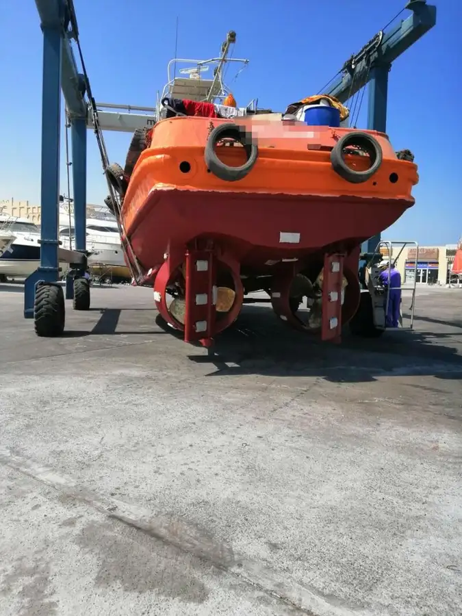 Ρυμουλκό πλοίο προς πώληση