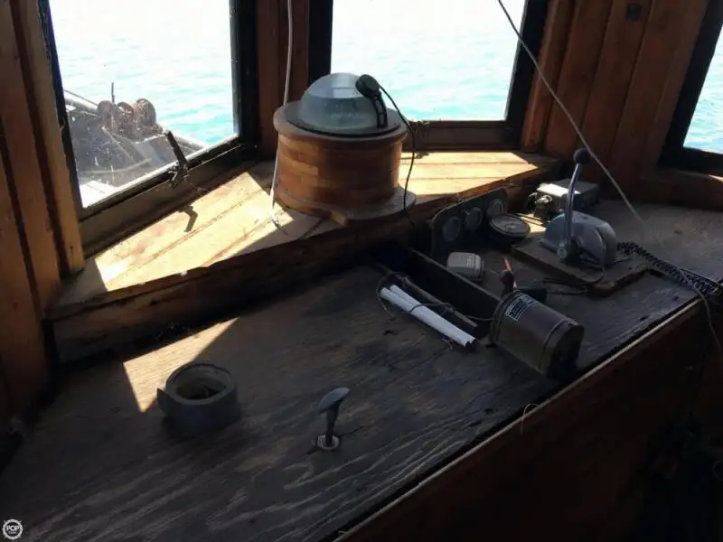 Ρυμουλκό πλοίο προς πώληση