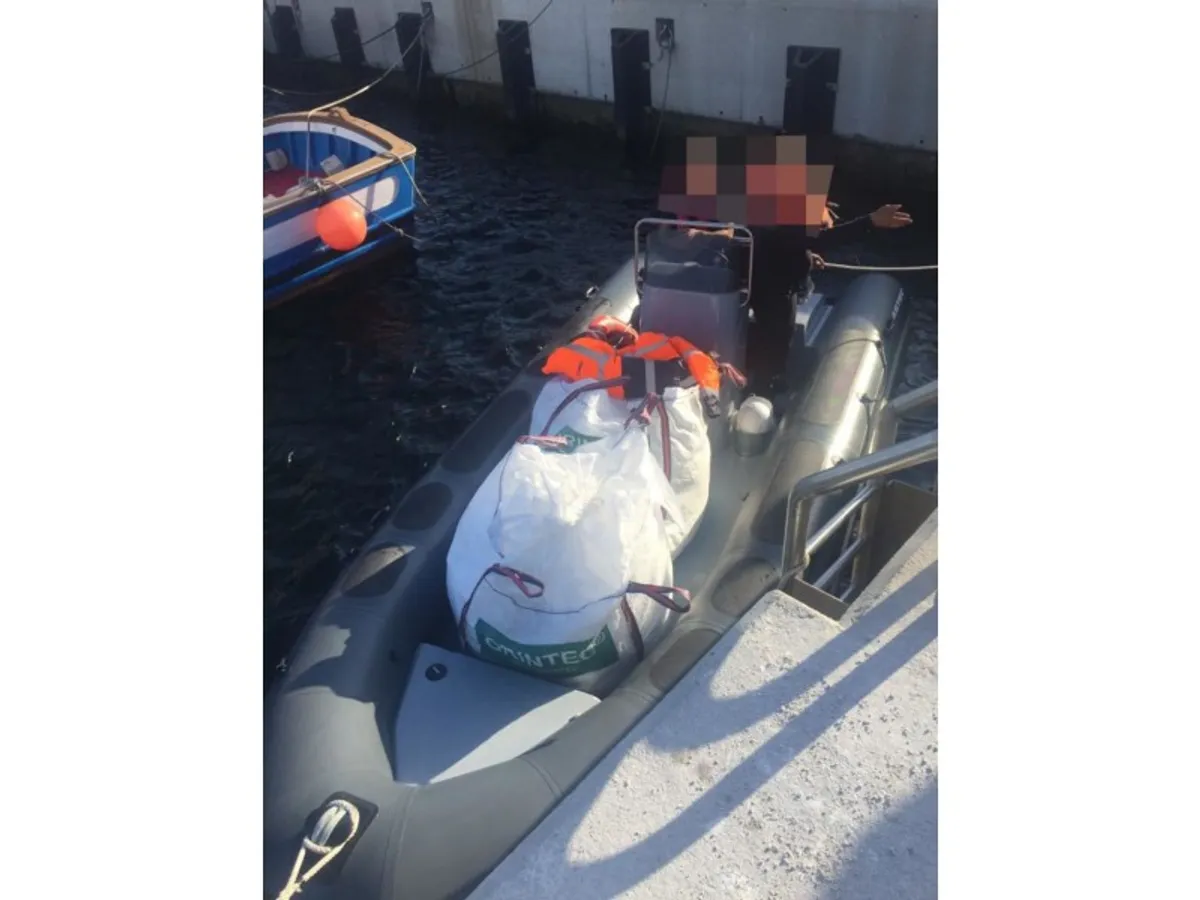 Ρυμουλκό πλοίο προς πώληση