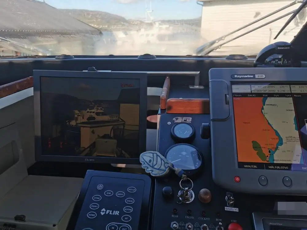 Άκαμπτη φουσκωτή βάρκα προς πώληση