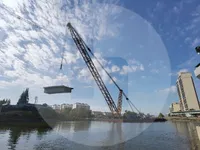 Πλοίο με γερανό προς πώληση