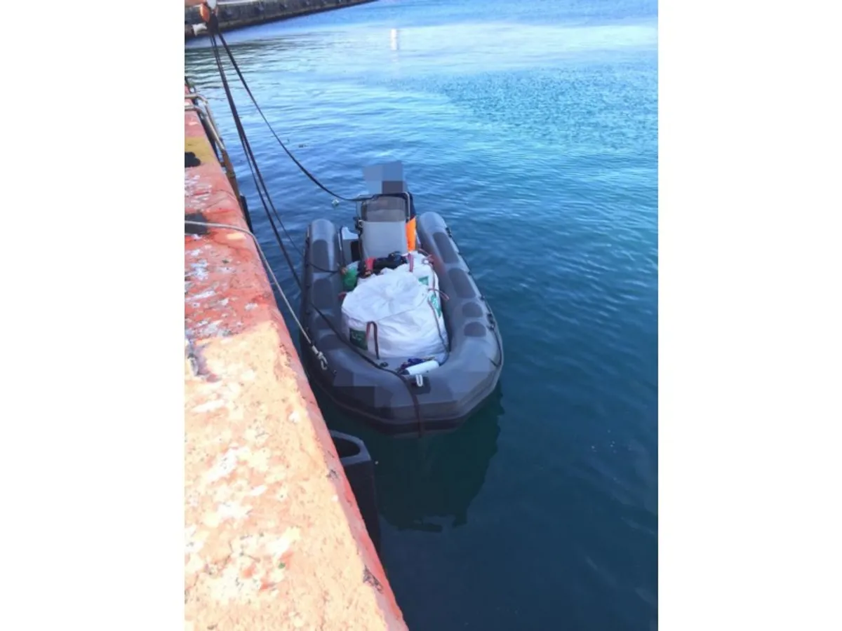 Ρυμουλκό πλοίο προς πώληση