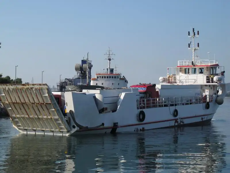 Πλοίο μεταφοράς εμπορευματοκιβωτίων προς πώληση