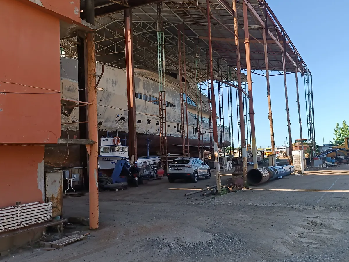 Αμφοβόλο προς πώληση