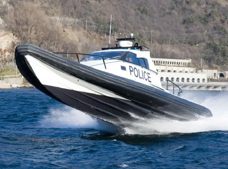 Άκαμπτη φουσκωτή βάρκα προς πώληση