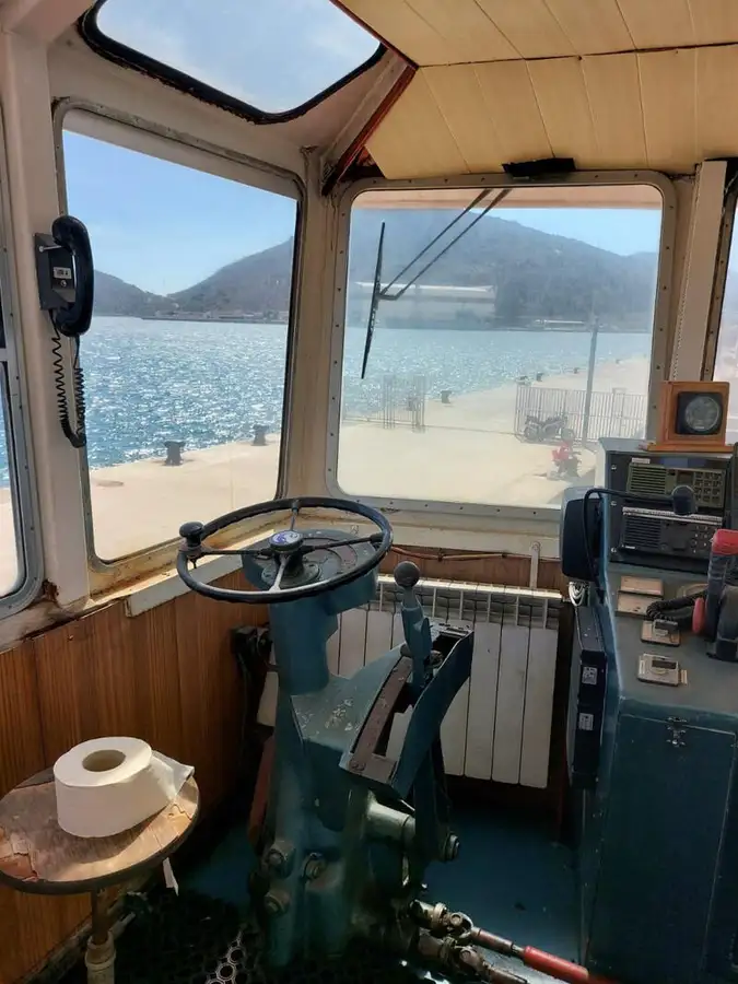 Ρυμουλκό πλοίο προς πώληση