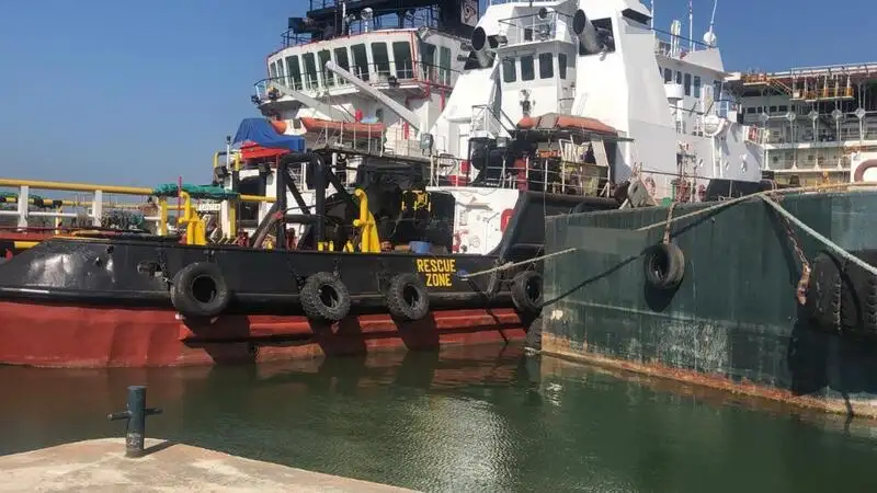 Ρυμουλκό πλοίο προς πώληση