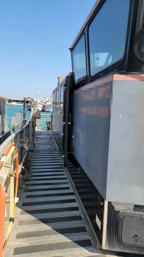 Πλοίο μεταφοράς εμπορευματοκιβωτίων προς πώληση