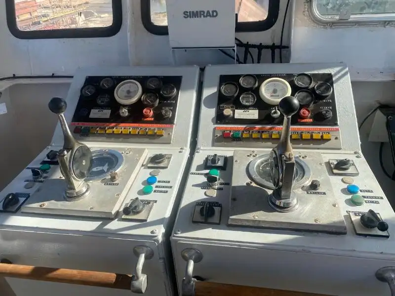 Ρυμουλκό πλοίο προς πώληση