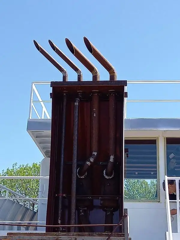 Ρυμουλκό πλοίο προς πώληση