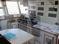 Πλοίο με γερανό προς πώληση