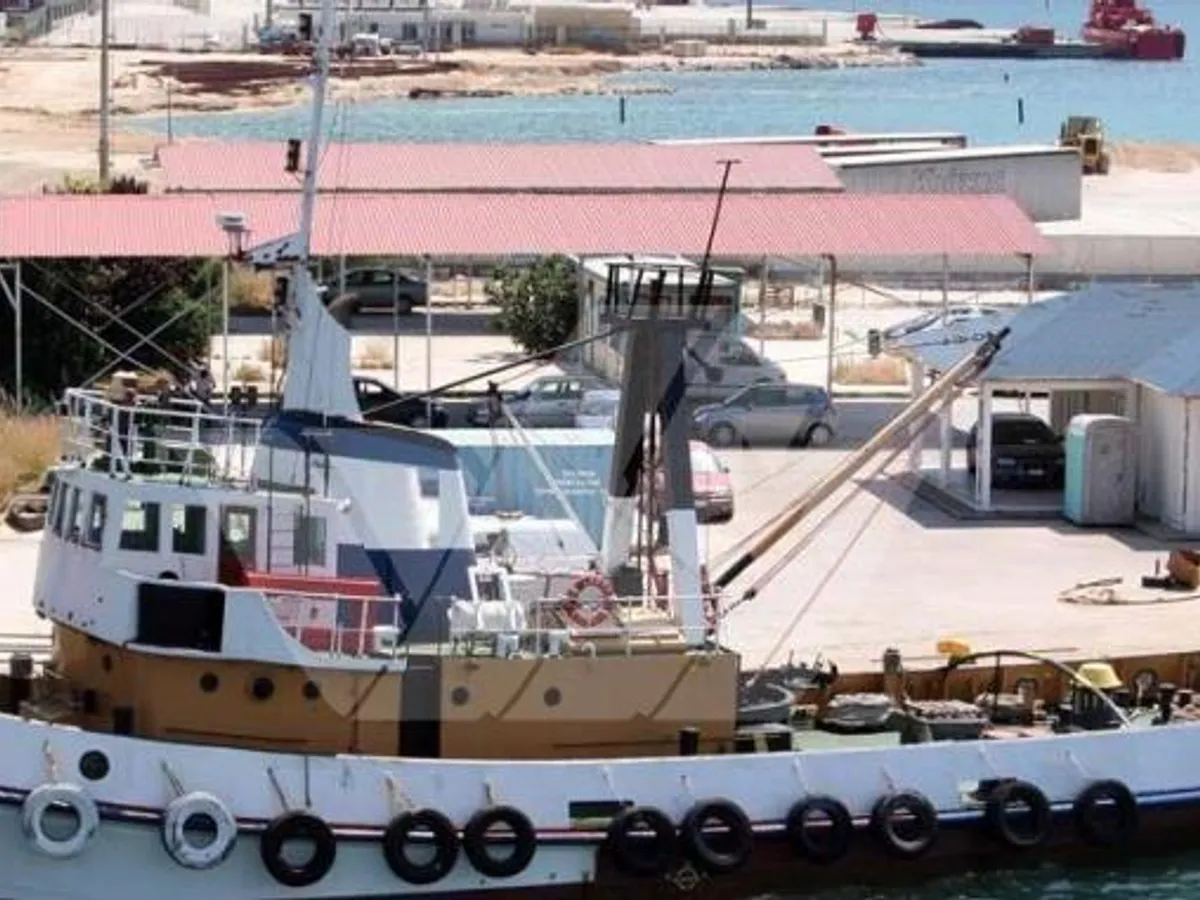 Ρυμουλκό πλοίο προς πώληση
