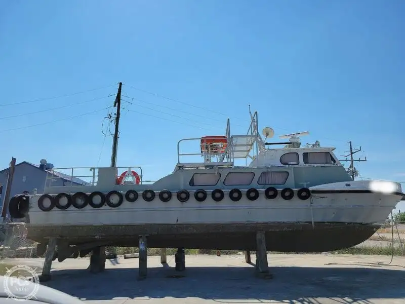 Πλοίο μεταφοράς προσωπικού προς πώληση