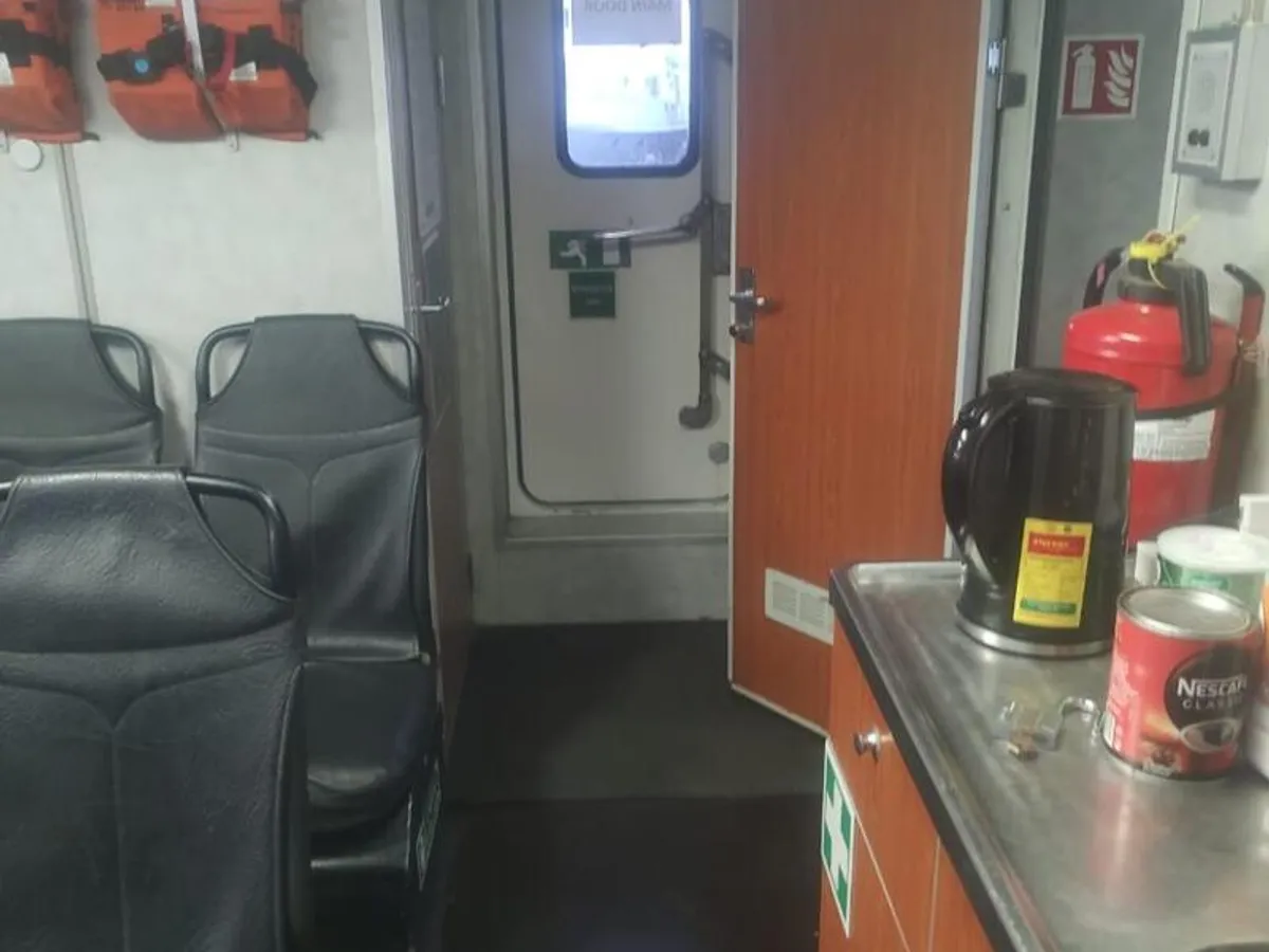 Πλοίο μεταφοράς προσωπικού προς πώληση