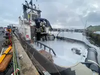 Πλοίο με γερανό προς πώληση