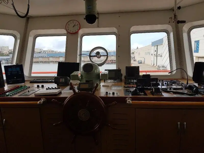 Ρυμουλκό πλοίο προς πώληση