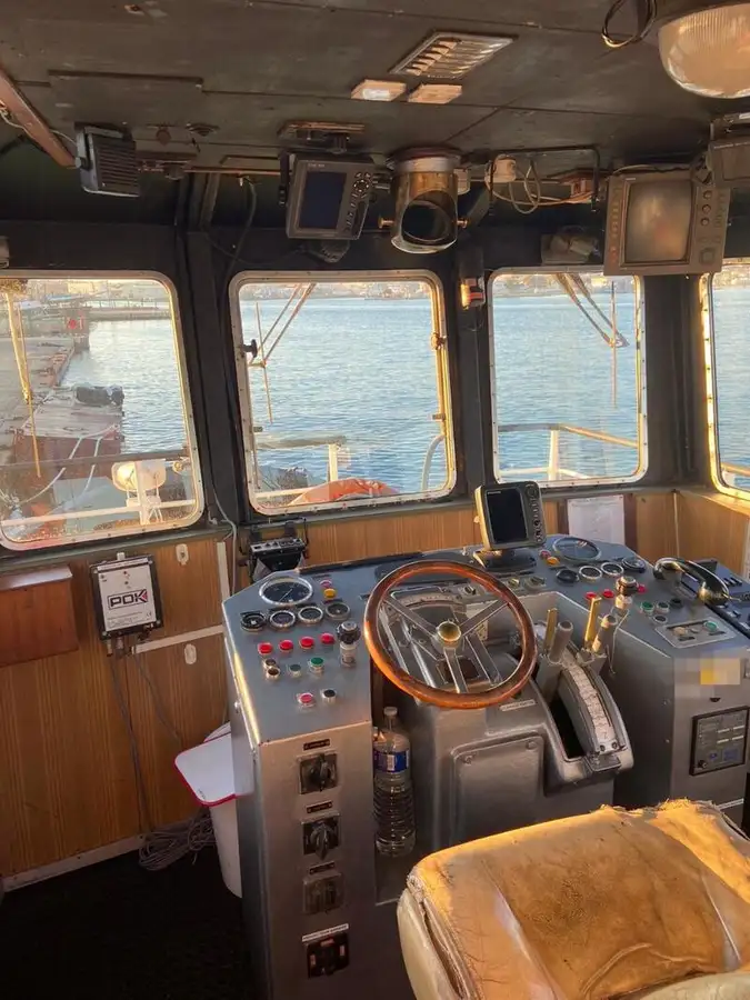 Ρυμουλκό πλοίο προς πώληση