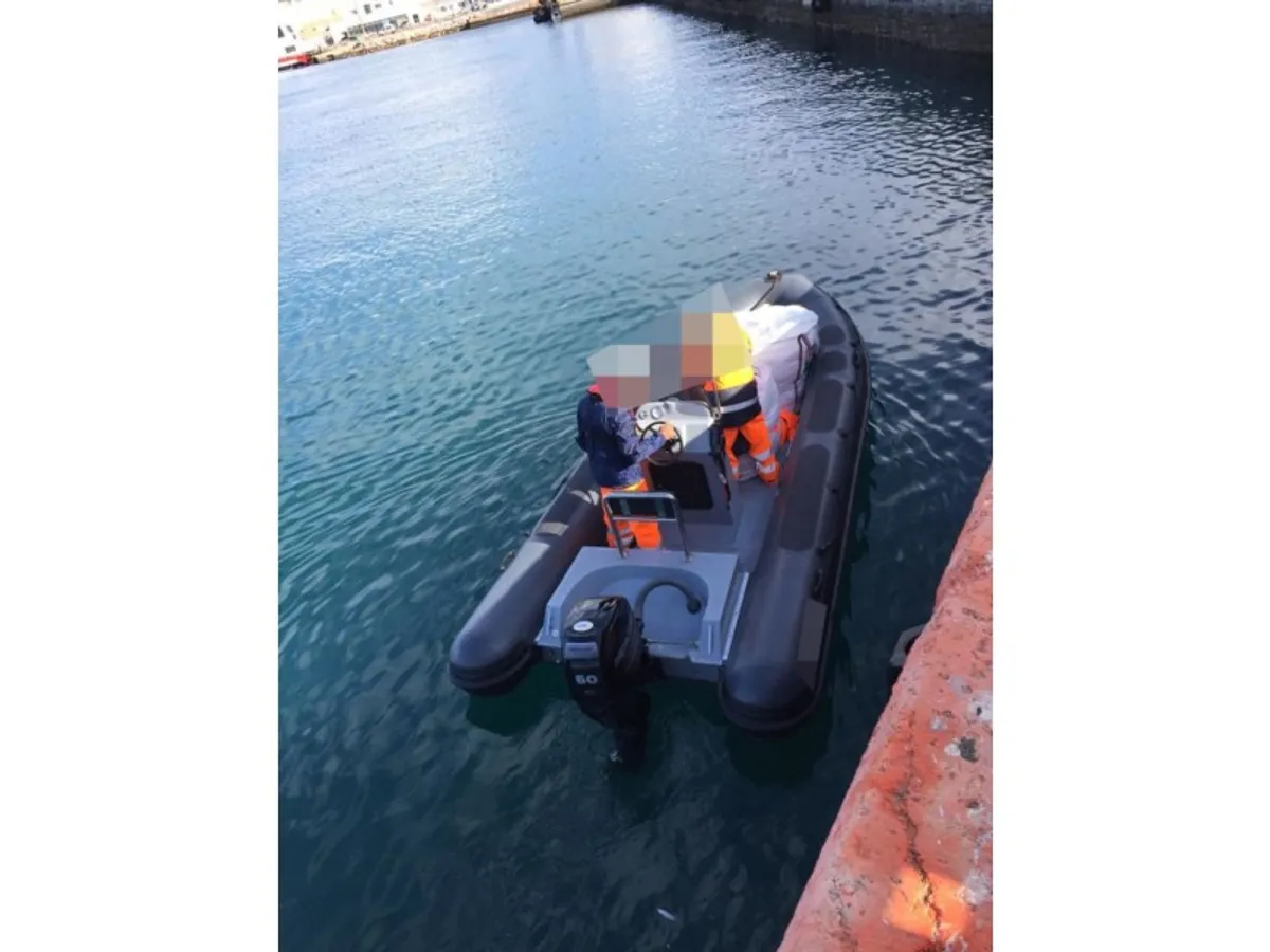 Ρυμουλκό πλοίο προς πώληση