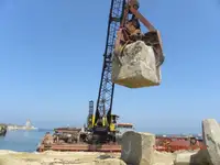 Πλοίο με γερανό προς πώληση
