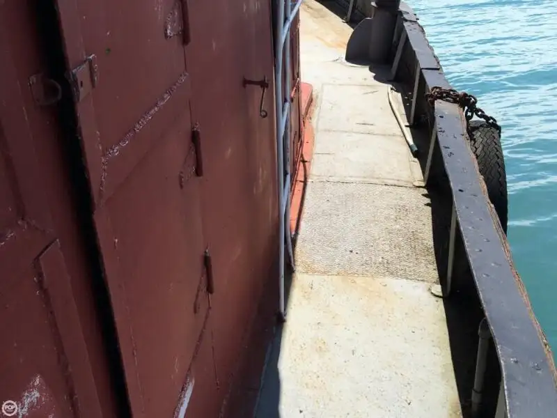 Ρυμουλκό πλοίο προς πώληση