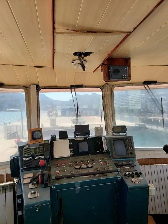 Ρυμουλκό πλοίο προς πώληση