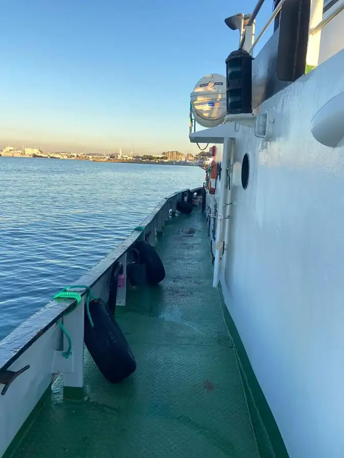 Ρυμουλκό πλοίο προς πώληση
