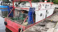 Πλοίο μεταφοράς ζωντανών ψαριών προς πώληση