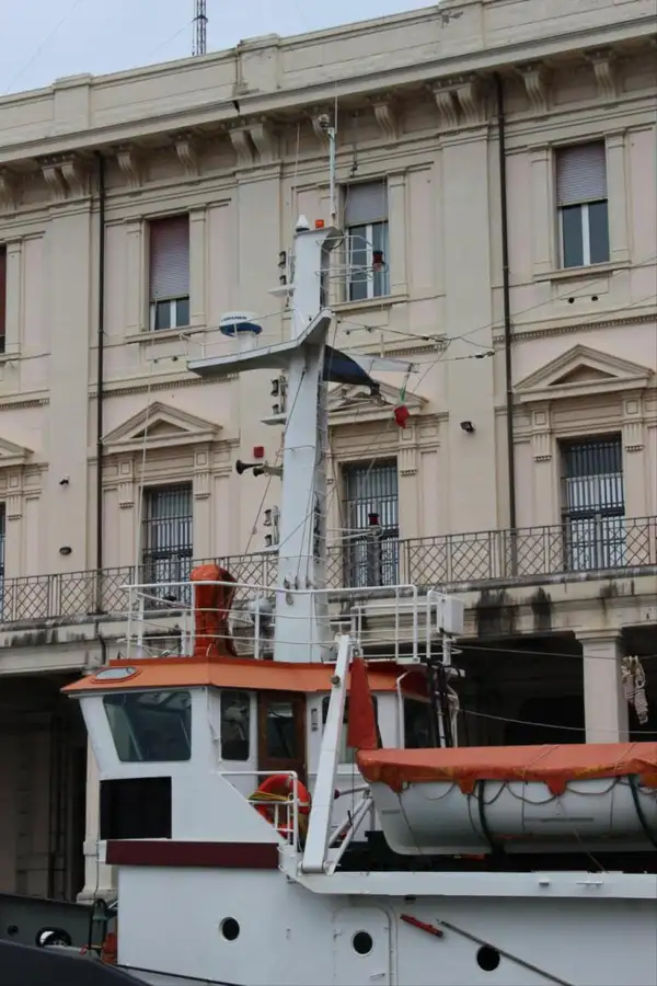 Ρυμουλκό πλοίο προς πώληση
