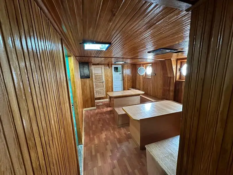 Τράτα προς πώληση