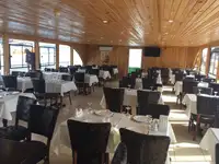 Πλοίο-εστιατόριο προς πώληση