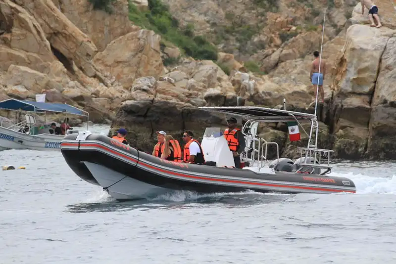 Άκαμπτη φουσκωτή βάρκα προς πώληση