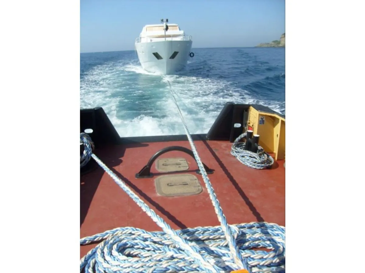 Ρυμουλκό πλοίο προς πώληση