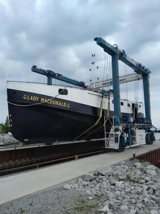 Ρυμουλκό πλοίο προς πώληση