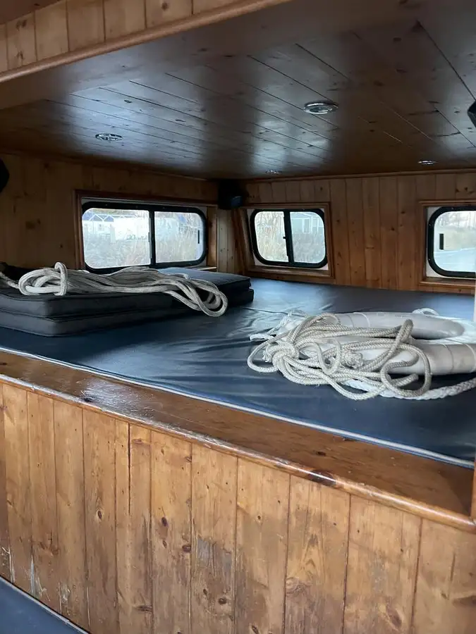 Ρυμουλκό πλοίο προς πώληση