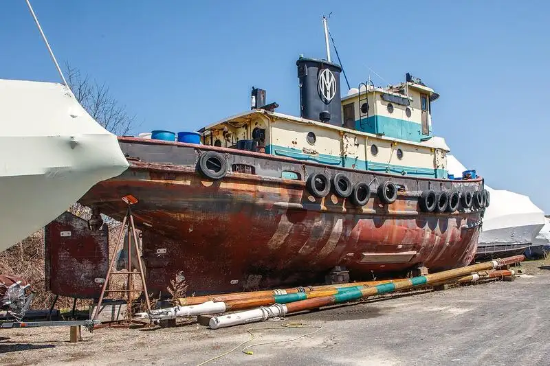 Ρυμουλκό πλοίο προς πώληση