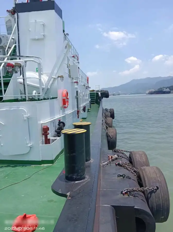 Ρυμουλκό πλοίο προς πώληση