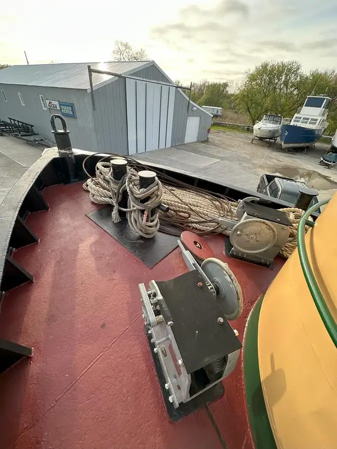 Ρυμουλκό πλοίο προς πώληση