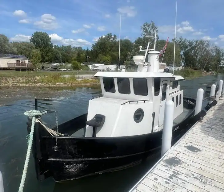 Ρυμουλκό πλοίο προς πώληση