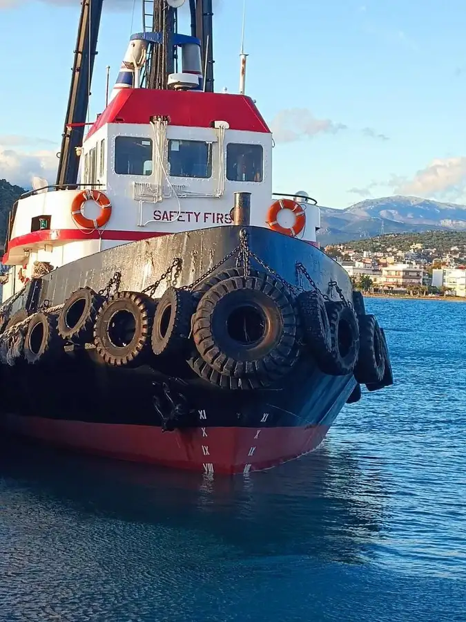 Ρυμουλκό πλοίο προς πώληση