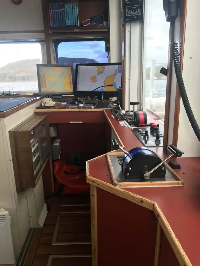 Ρυμουλκό πλοίο προς πώληση