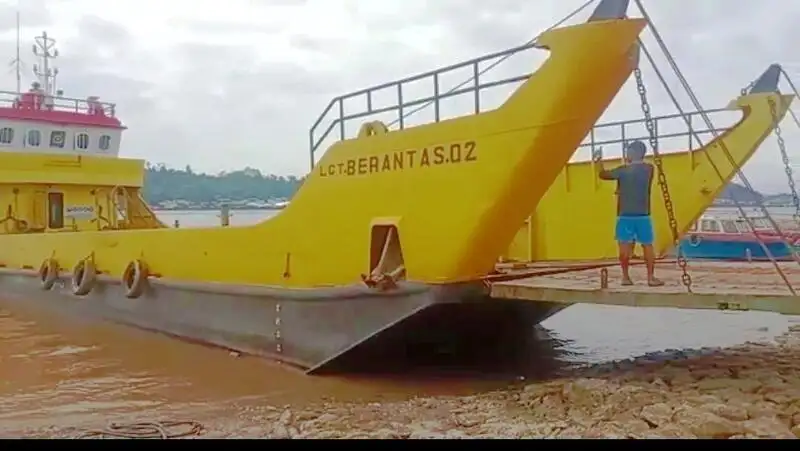 Landing Craft, Tank προς πώληση