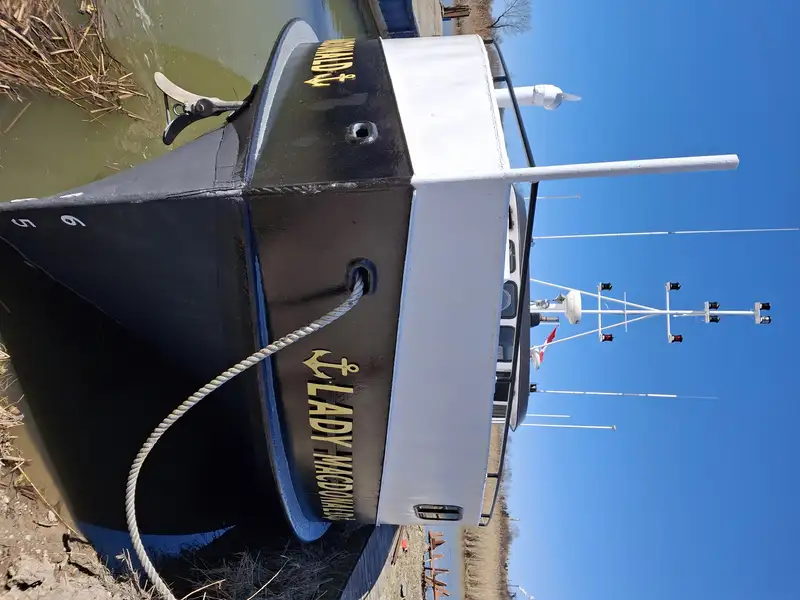 Ρυμουλκό πλοίο προς πώληση